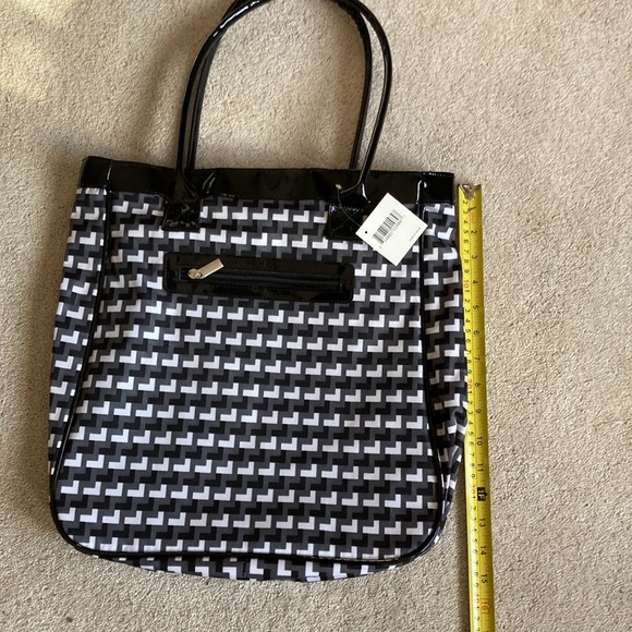 5/20🔴 NWT 2 matching Totes Bags Black And White Zippers Handles Bundle - Picture 3 of 10